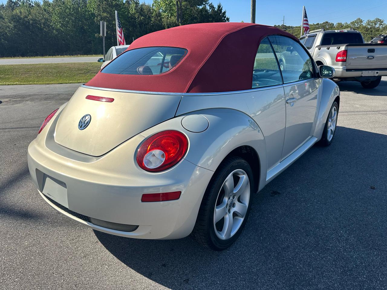 Volkswagen New Beetle S Convertible 2009