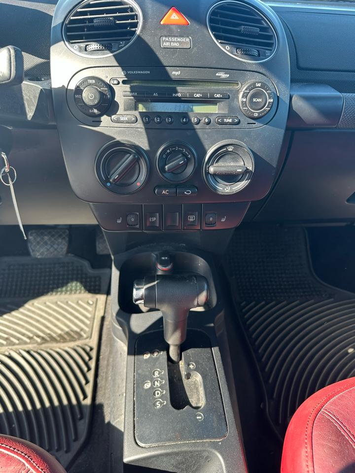 Volkswagen New Beetle S Convertible 2009