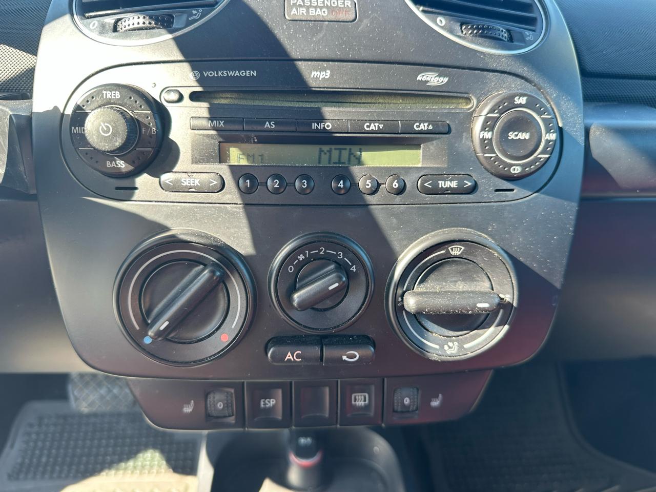 Volkswagen New Beetle S Convertible 2009