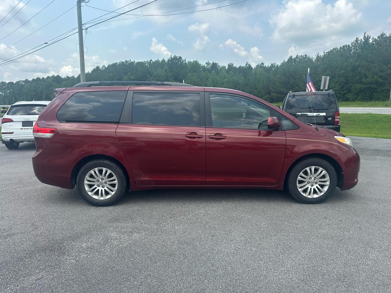 Toyota Sienna XLE FWD 8-Passenger V6 2013