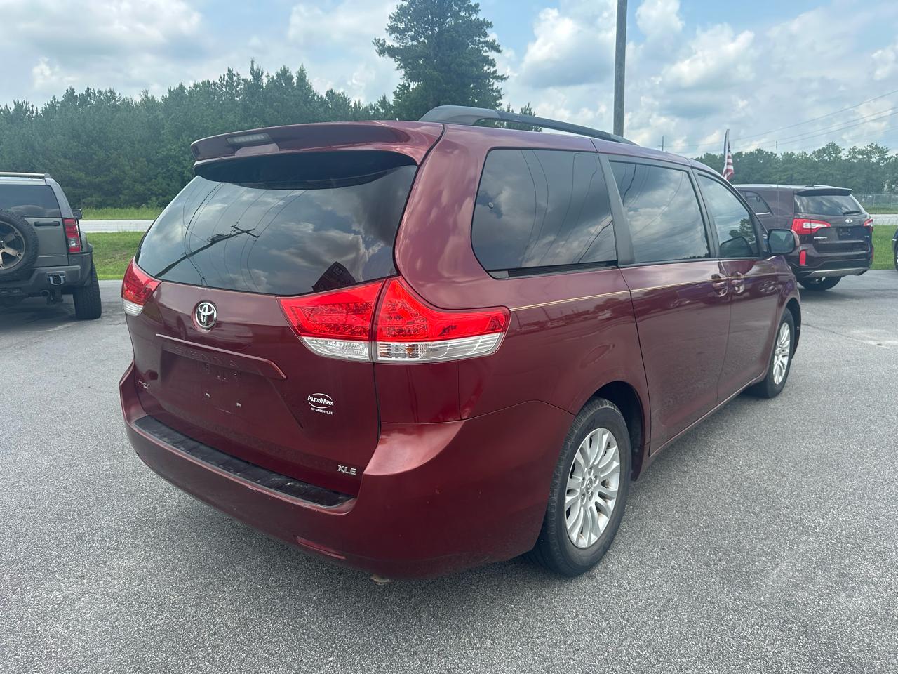 Toyota Sienna XLE FWD 8-Passenger V6 2013