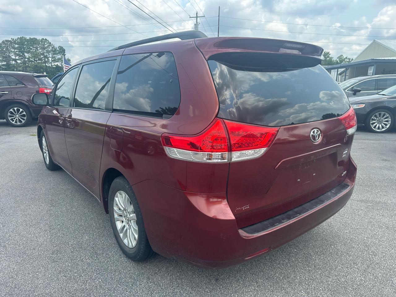 Toyota Sienna XLE FWD 8-Passenger V6 2013