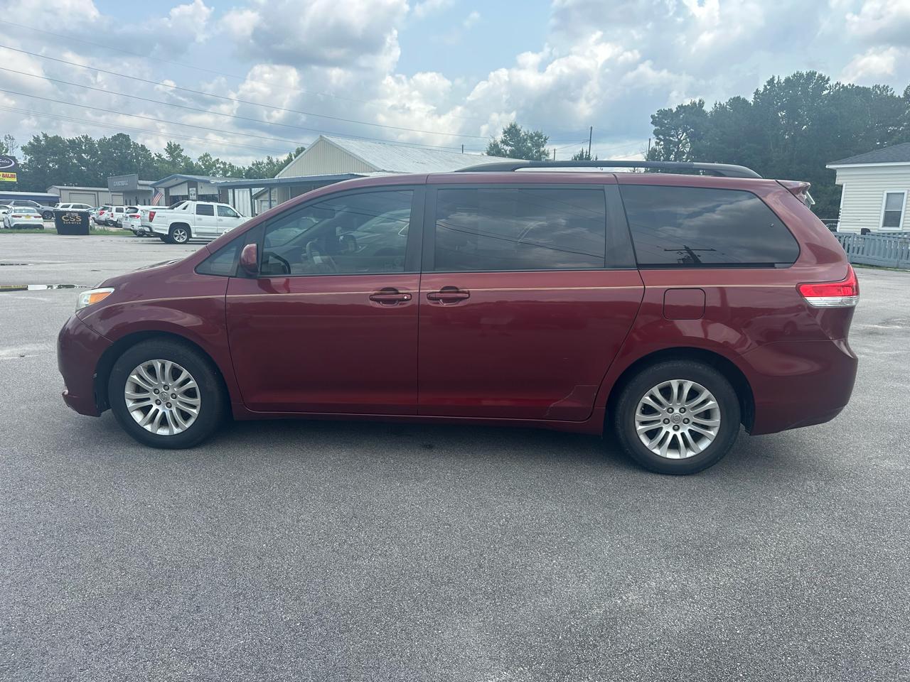 Toyota Sienna XLE FWD 8-Passenger V6 2013