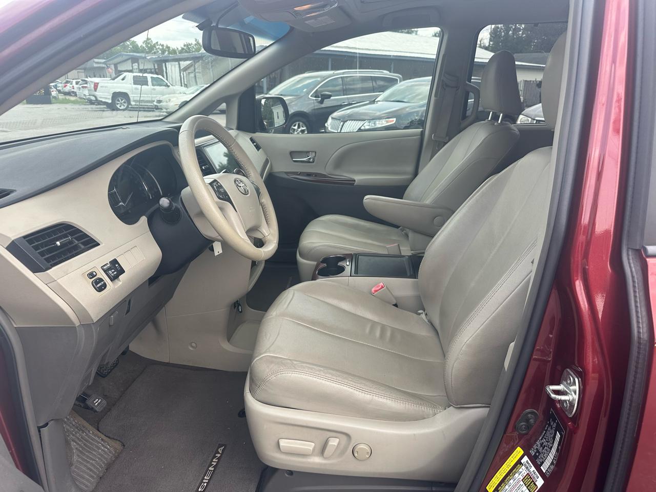 Toyota Sienna XLE FWD 8-Passenger V6 2013