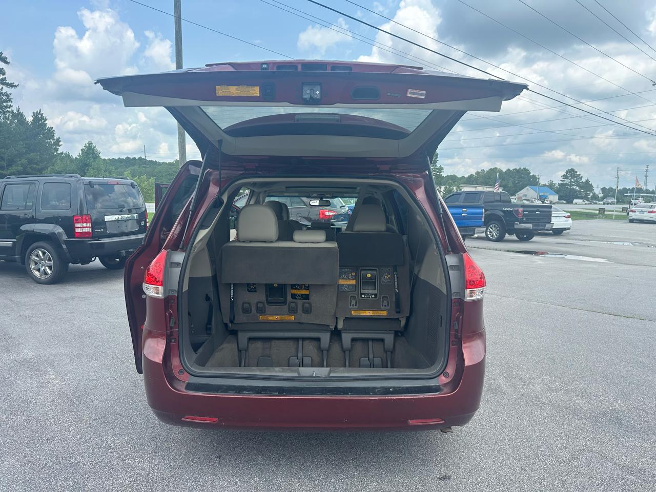 Toyota Sienna XLE FWD 8-Passenger V6 2013