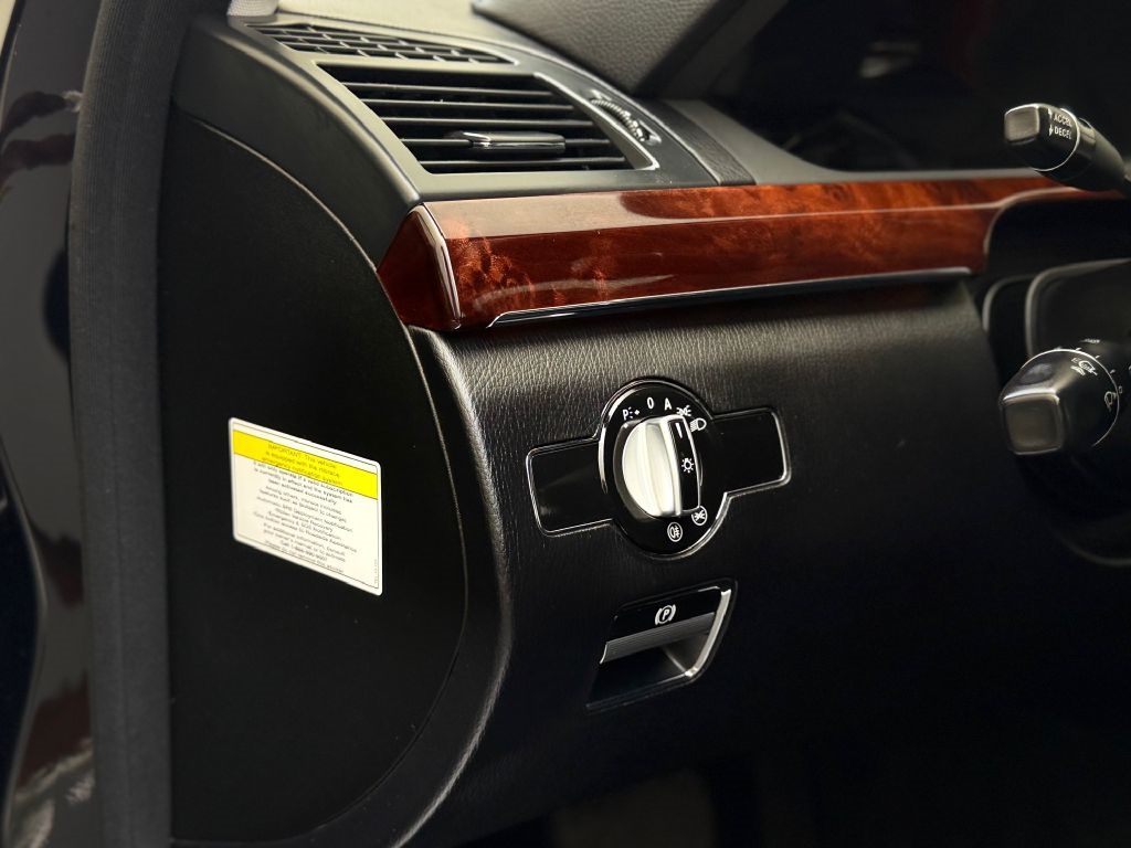 Mercedes-Benz S-Class S550 2012