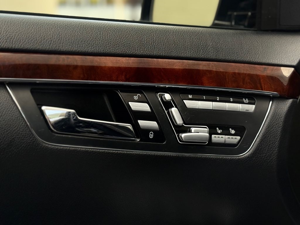 Mercedes-Benz S-Class S550 2012