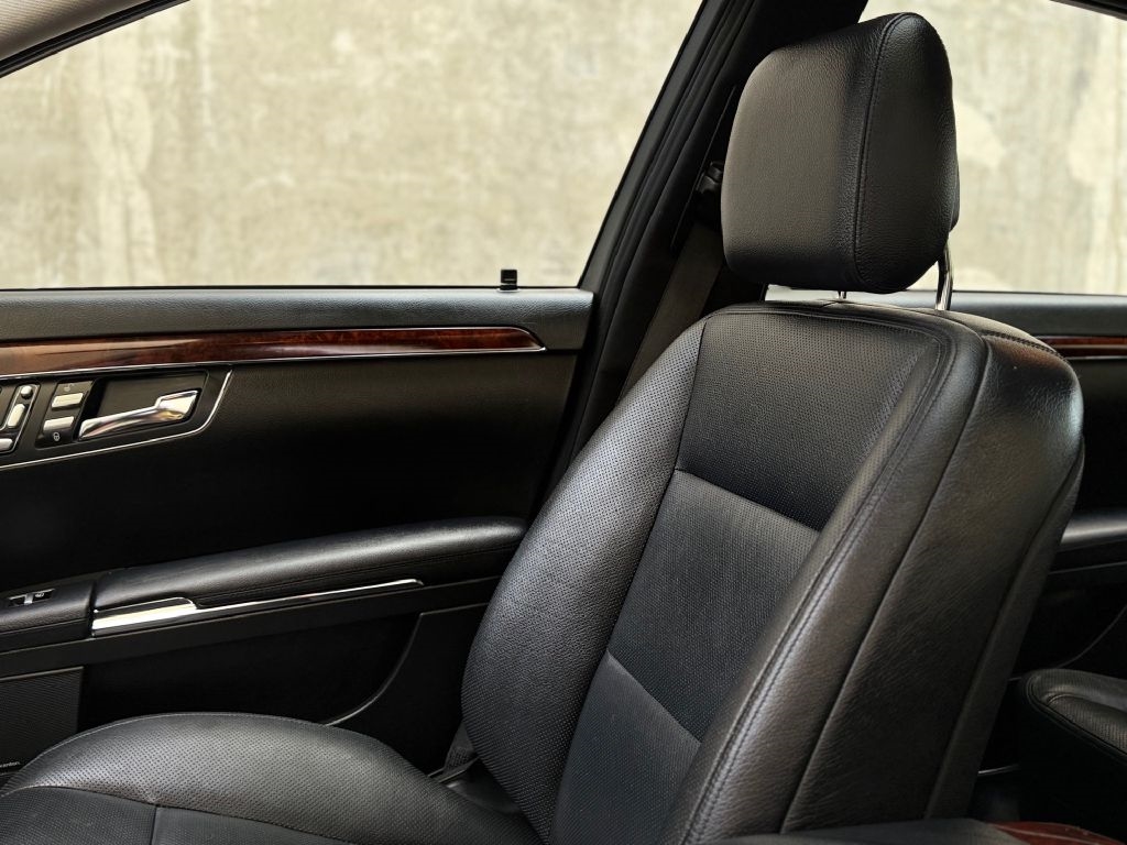 Mercedes-Benz S-Class S550 2012