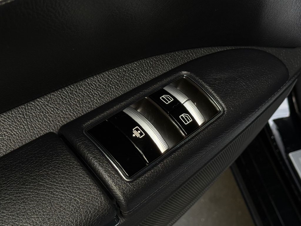 Mercedes-Benz S-Class S550 2012