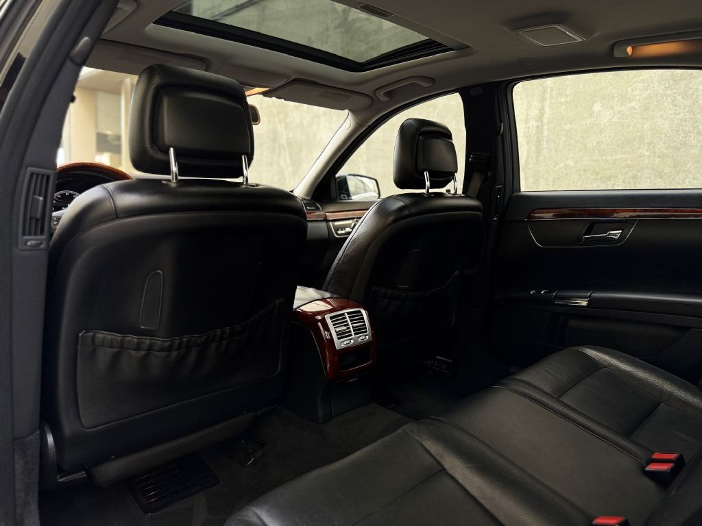 Mercedes-Benz S-Class S550 2012