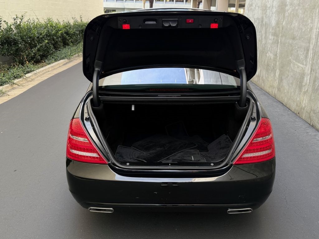 Mercedes-Benz S-Class S550 2012