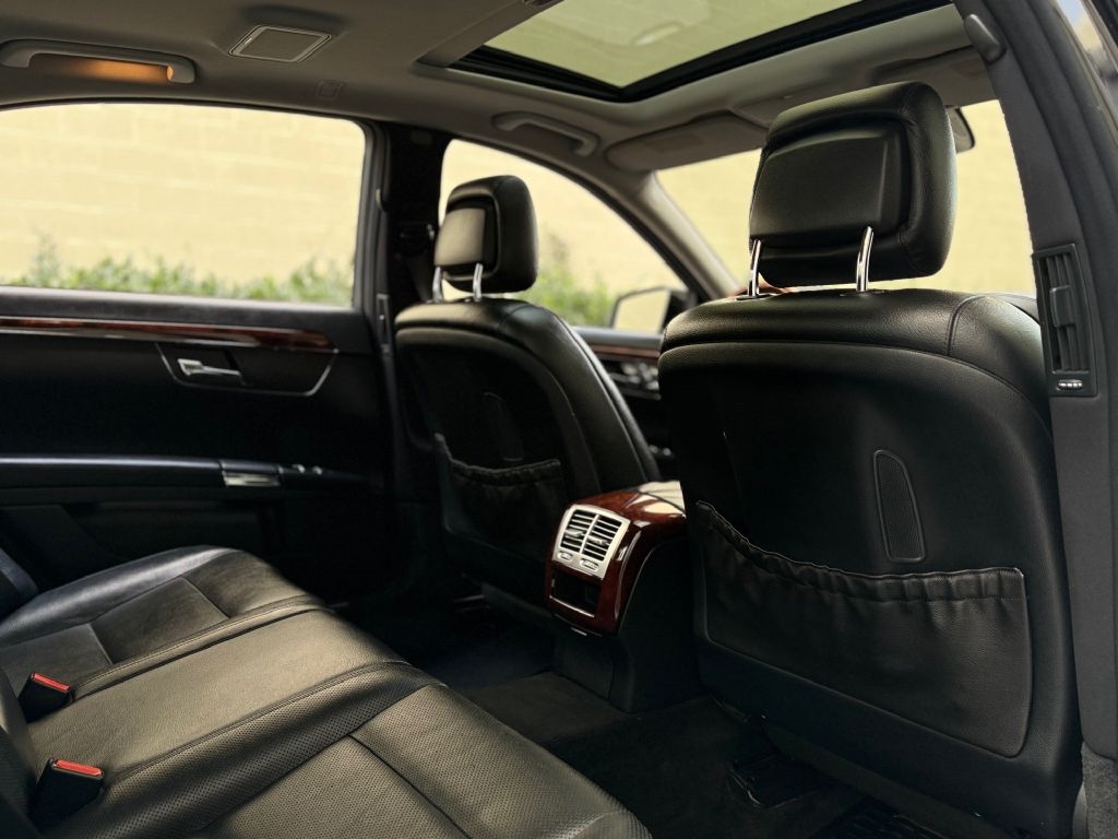 Mercedes-Benz S-Class S550 2012