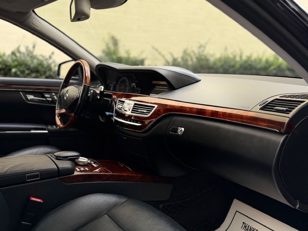 Mercedes-Benz S-Class S550 2012