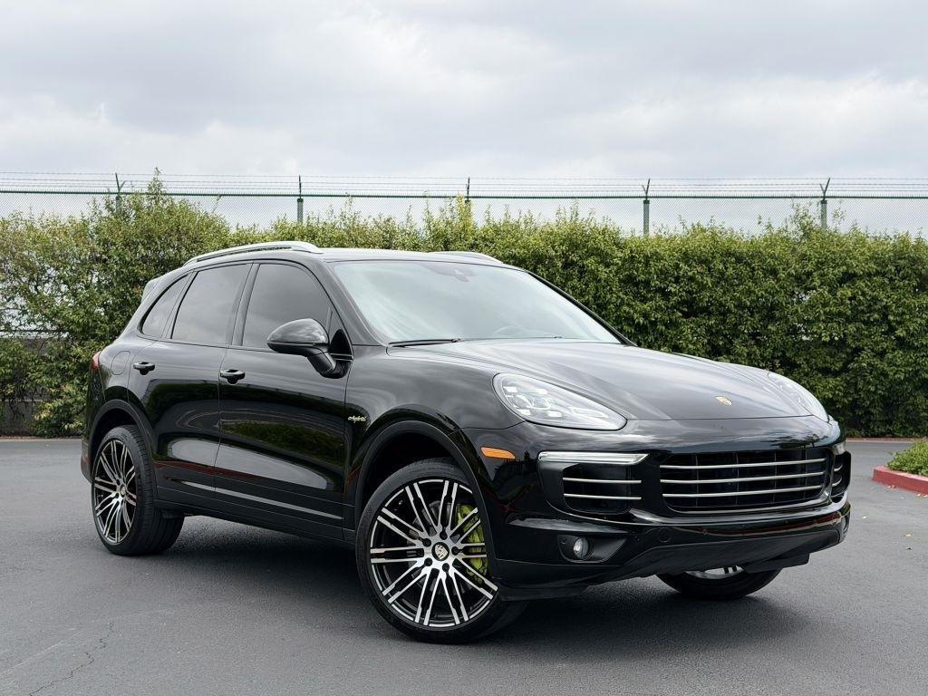 2016 Porsche Cayenne S E-Hybrid's photo