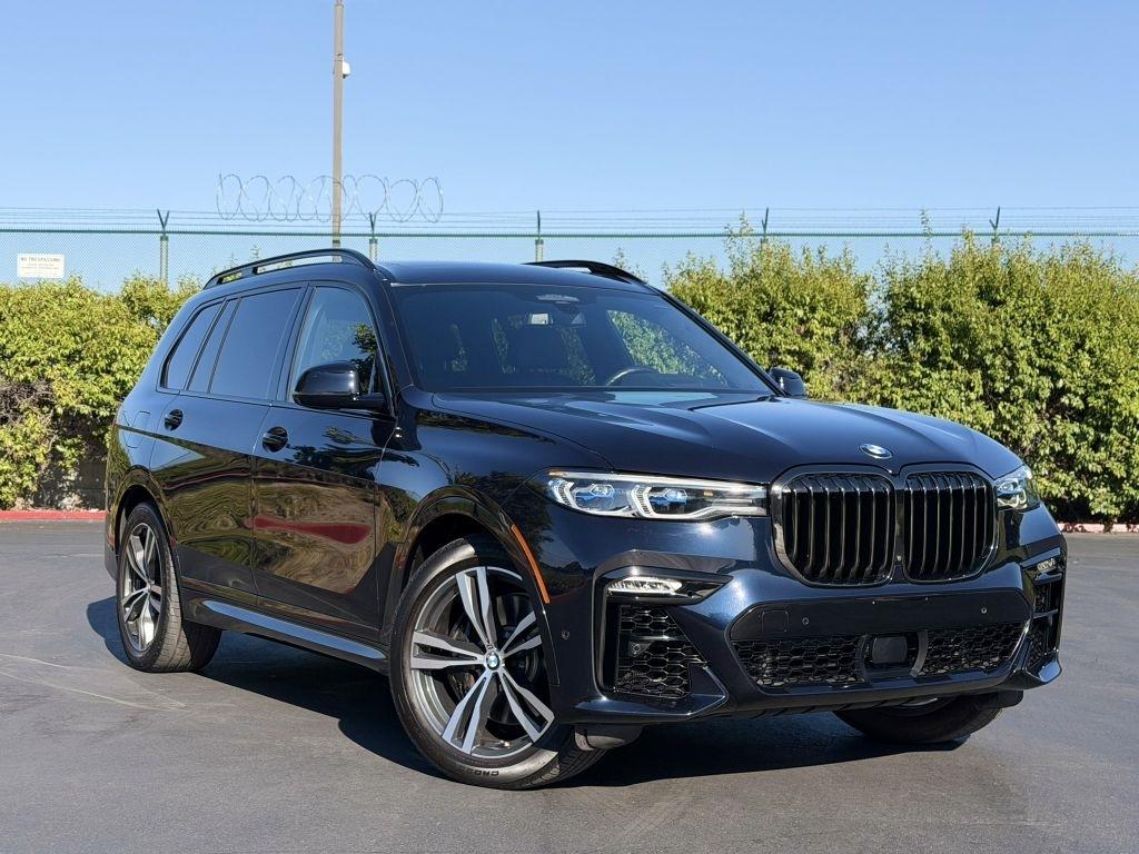 2022 BMW X7 M50i