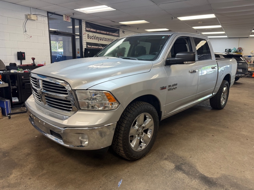 RAM 1500 SLT Crew Cab SWB 4WD 2017 RAM 1500 SLT Crew Cab SWB 4WD 2017