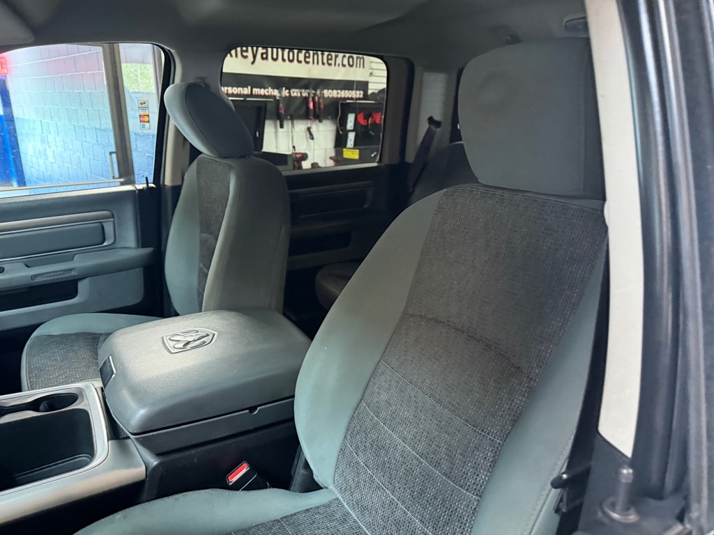 RAM 1500 SLT Crew Cab SWB 4WD 2017 RAM 1500 SLT Crew Cab SWB 4WD 2017