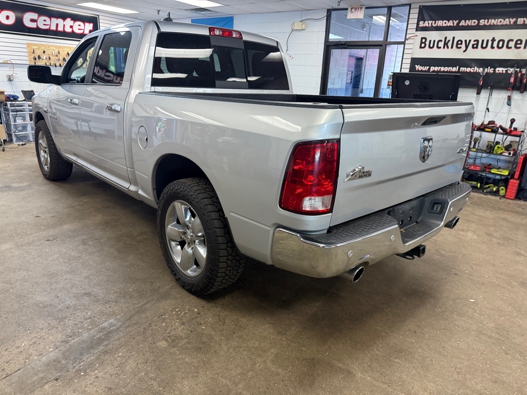 RAM 1500 SLT Crew Cab SWB 4WD 2017 RAM 1500 SLT Crew Cab SWB 4WD 2017