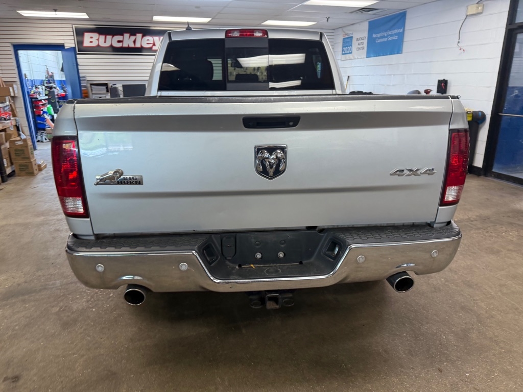 RAM 1500 SLT Crew Cab SWB 4WD 2017 RAM 1500 SLT Crew Cab SWB 4WD 2017