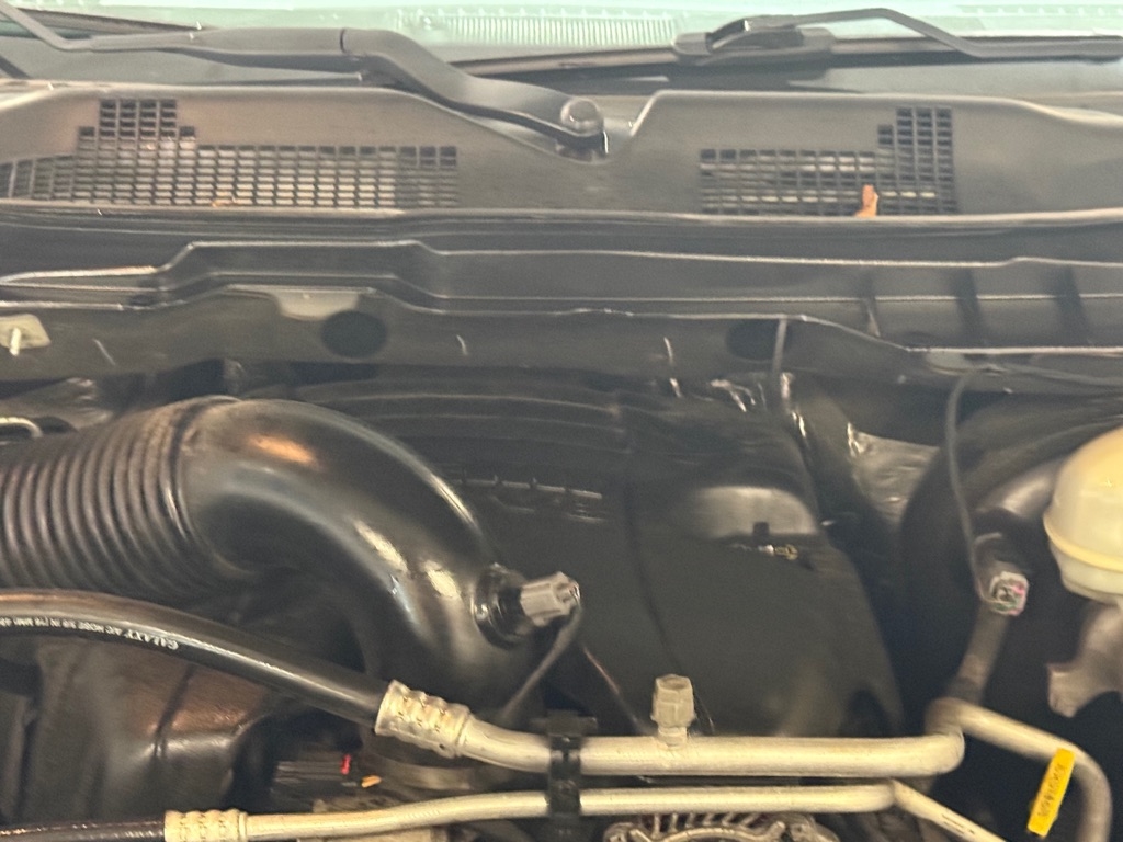 RAM 1500 SLT Crew Cab SWB 4WD 2017 RAM 1500 SLT Crew Cab SWB 4WD 2017