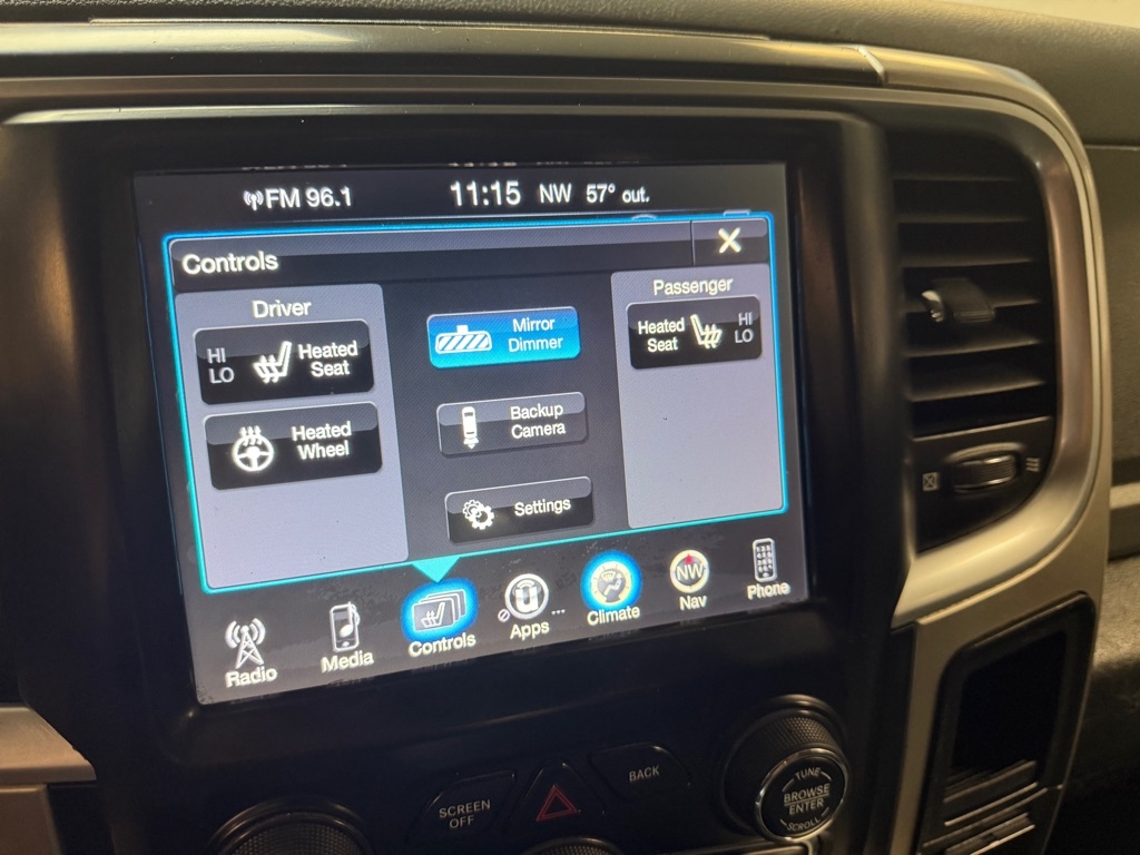 RAM 1500 SLT Crew Cab SWB 4WD 2017 RAM 1500 SLT Crew Cab SWB 4WD 2017