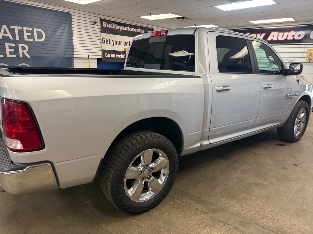 RAM 1500 SLT Crew Cab SWB 4WD 2017 RAM 1500 SLT Crew Cab SWB 4WD 2017