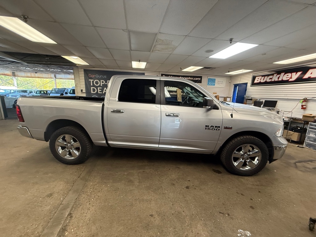 RAM 1500 SLT Crew Cab SWB 4WD 2017 RAM 1500 SLT Crew Cab SWB 4WD 2017