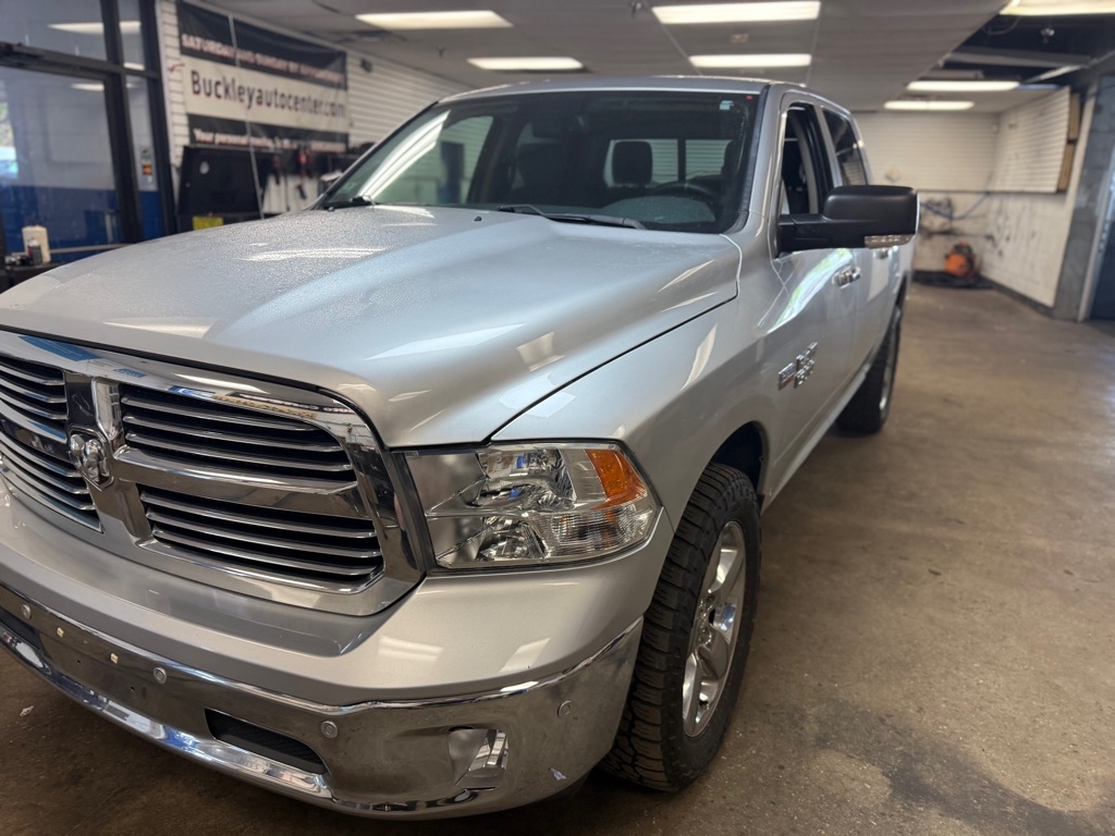 RAM 1500 SLT Crew Cab SWB 4WD 2017 RAM 1500 SLT Crew Cab SWB 4WD 2017