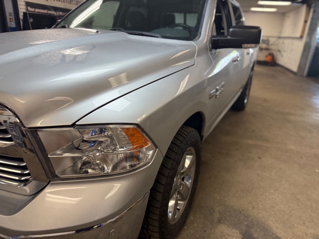 RAM 1500 SLT Crew Cab SWB 4WD 2017 RAM 1500 SLT Crew Cab SWB 4WD 2017