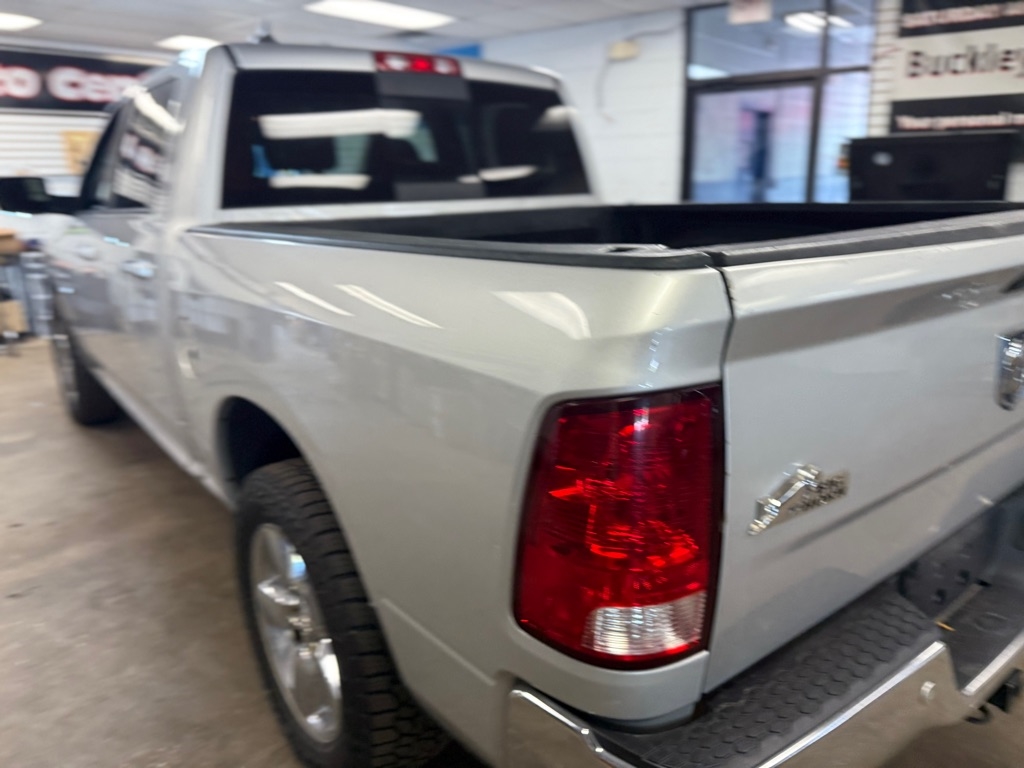 RAM 1500 SLT Crew Cab SWB 4WD 2017 RAM 1500 SLT Crew Cab SWB 4WD 2017