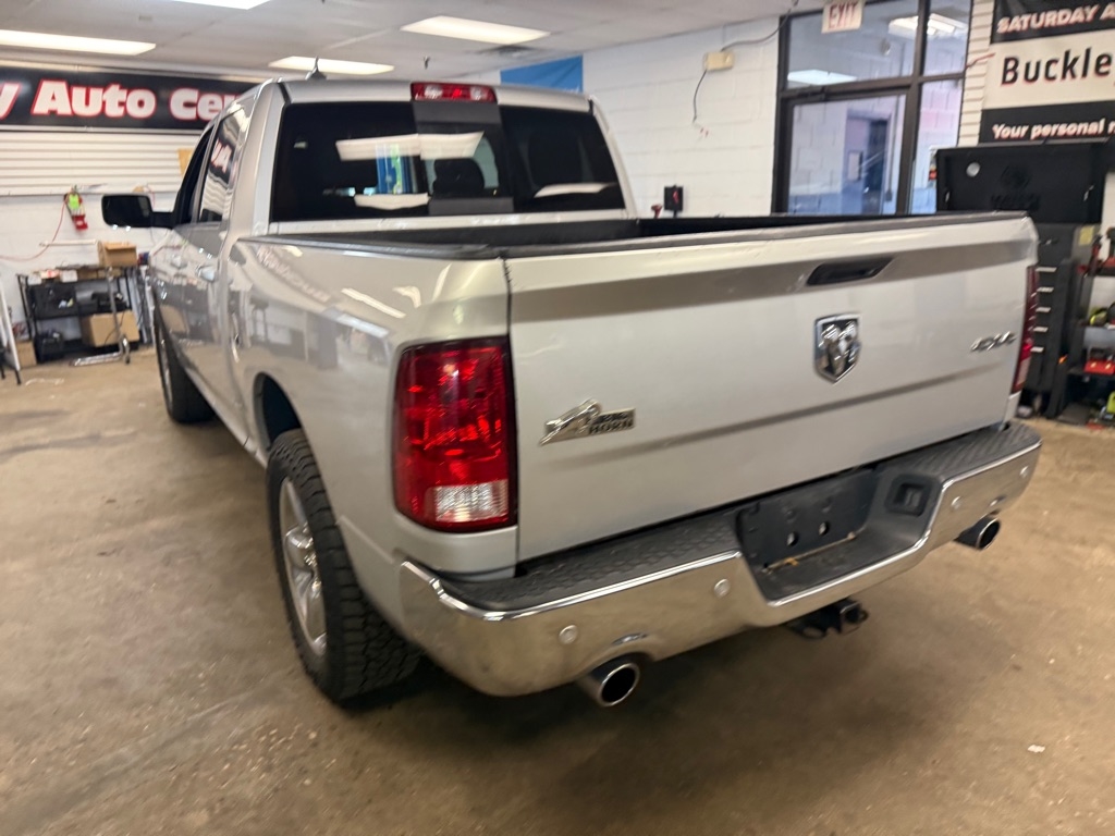 RAM 1500 SLT Crew Cab SWB 4WD 2017 RAM 1500 SLT Crew Cab SWB 4WD 2017