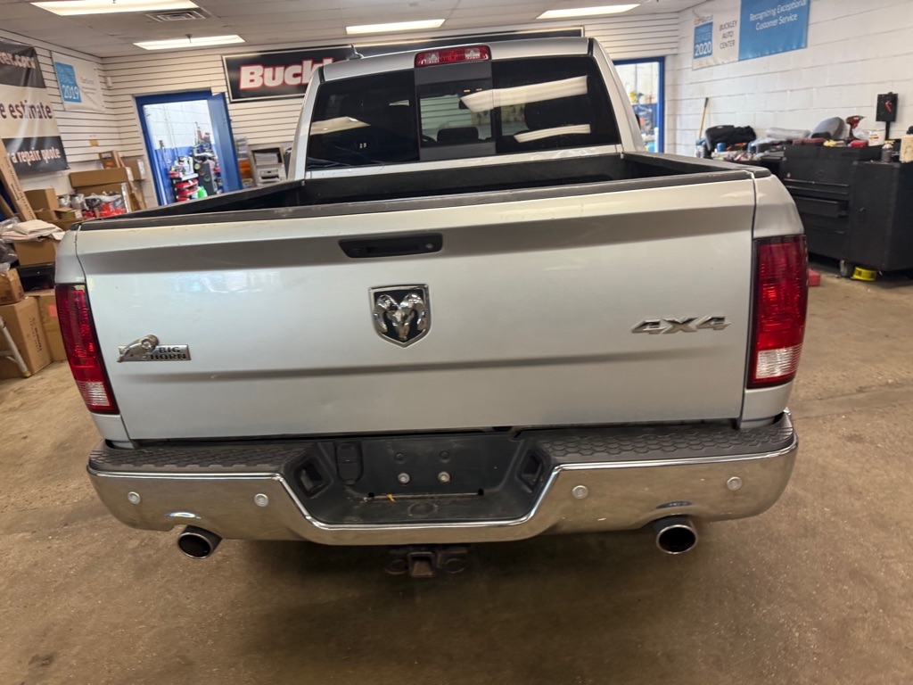 RAM 1500 SLT Crew Cab SWB 4WD 2017 RAM 1500 SLT Crew Cab SWB 4WD 2017