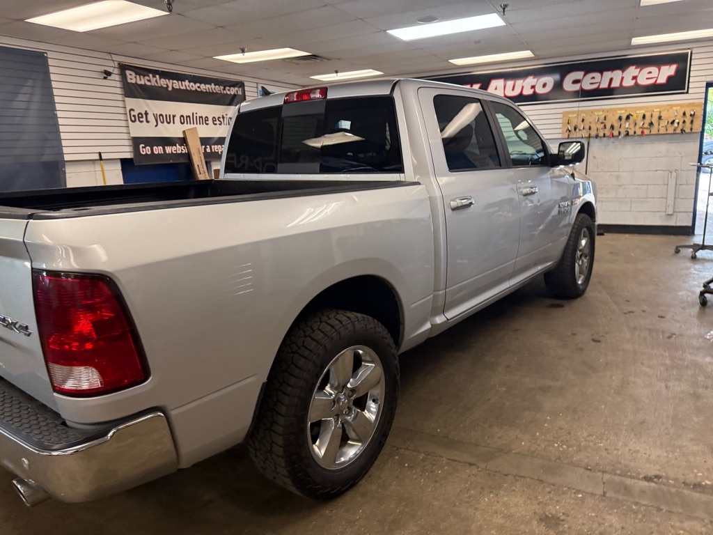 RAM 1500 SLT Crew Cab SWB 4WD 2017 RAM 1500 SLT Crew Cab SWB 4WD 2017