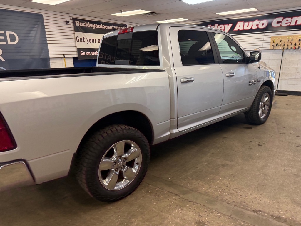 RAM 1500 SLT Crew Cab SWB 4WD 2017 RAM 1500 SLT Crew Cab SWB 4WD 2017