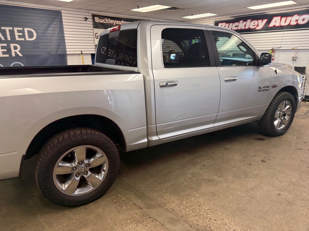 RAM 1500 SLT Crew Cab SWB 4WD 2017 RAM 1500 SLT Crew Cab SWB 4WD 2017