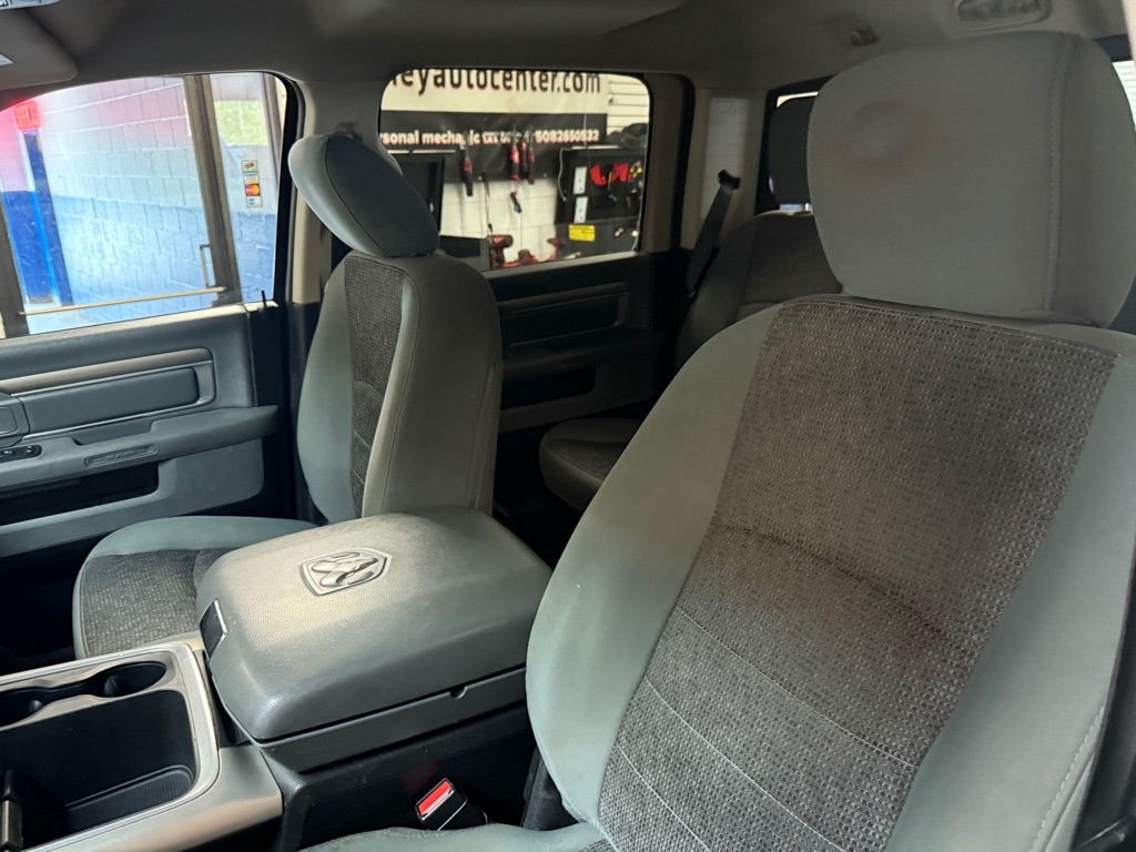 RAM 1500 SLT Crew Cab SWB 4WD 2017 RAM 1500 SLT Crew Cab SWB 4WD 2017