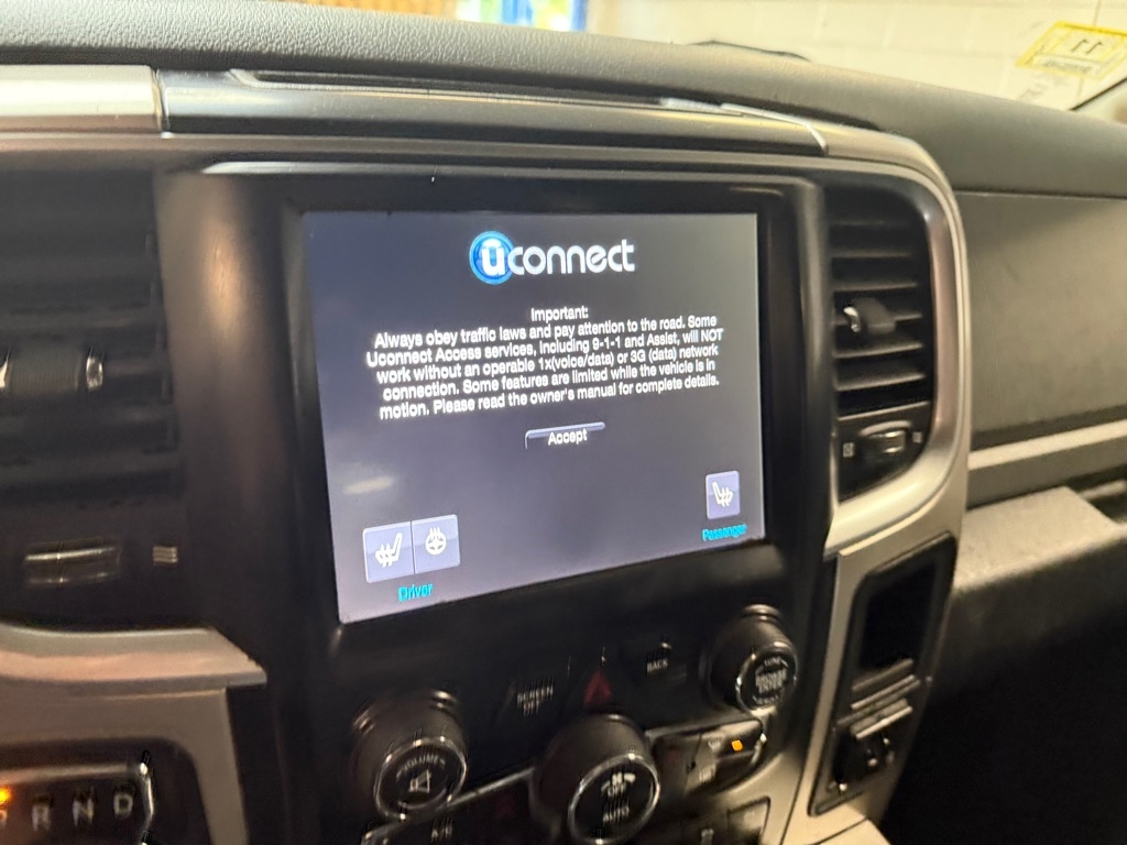 RAM 1500 SLT Crew Cab SWB 4WD 2017 RAM 1500 SLT Crew Cab SWB 4WD 2017