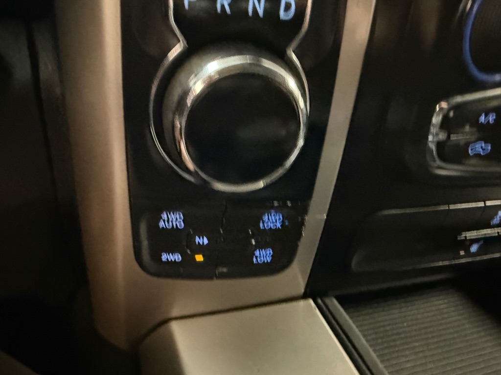 RAM 1500 SLT Crew Cab SWB 4WD 2017 RAM 1500 SLT Crew Cab SWB 4WD 2017