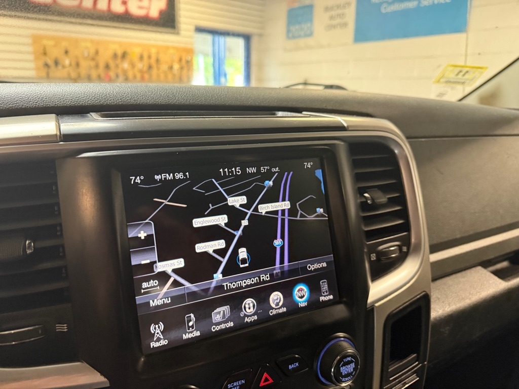 RAM 1500 SLT Crew Cab SWB 4WD 2017 RAM 1500 SLT Crew Cab SWB 4WD 2017