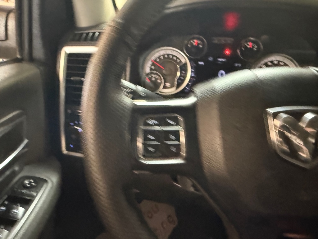 RAM 1500 SLT Crew Cab SWB 4WD 2017 RAM 1500 SLT Crew Cab SWB 4WD 2017