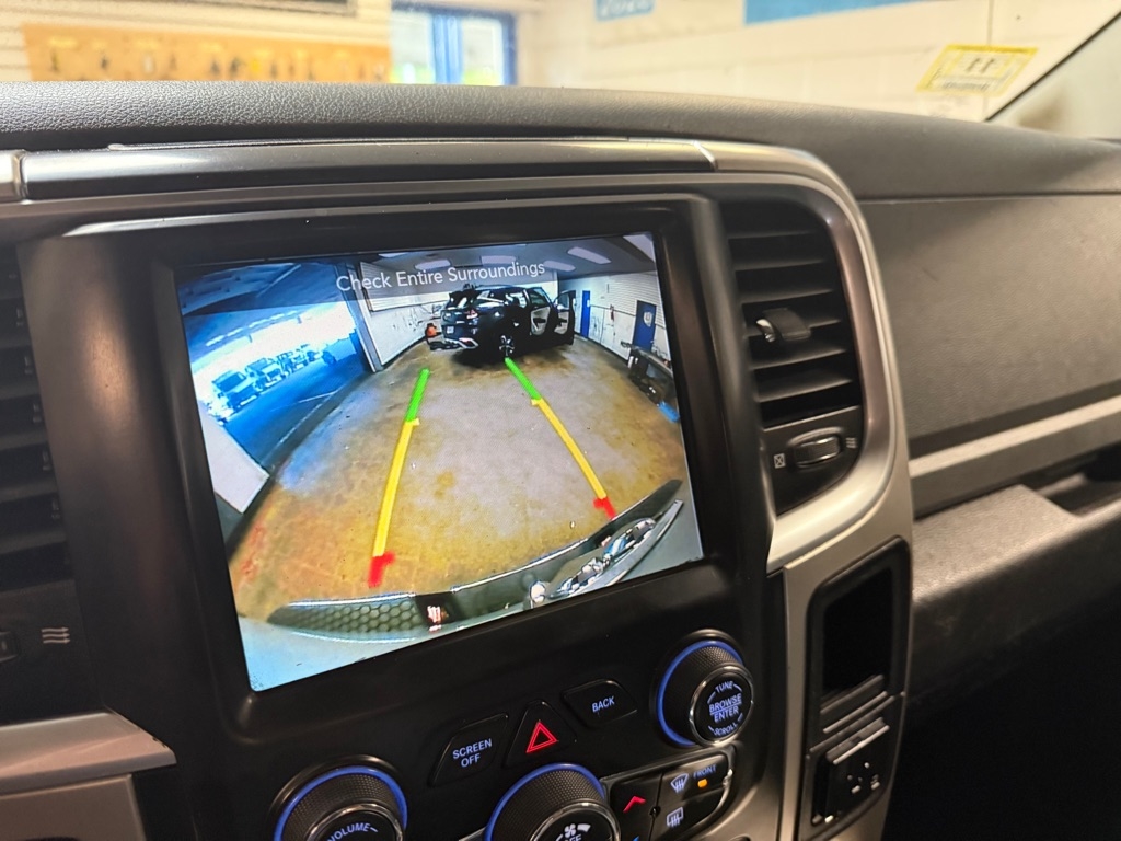 RAM 1500 SLT Crew Cab SWB 4WD 2017 RAM 1500 SLT Crew Cab SWB 4WD 2017