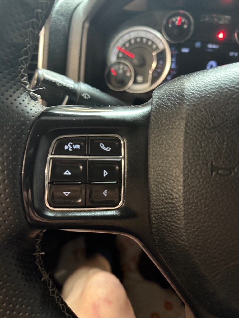 RAM 1500 SLT Crew Cab SWB 4WD 2017 RAM 1500 SLT Crew Cab SWB 4WD 2017