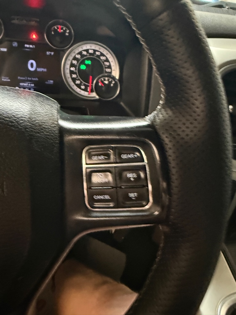 RAM 1500 SLT Crew Cab SWB 4WD 2017 RAM 1500 SLT Crew Cab SWB 4WD 2017