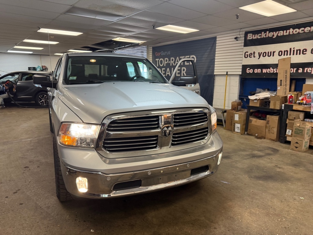 RAM 1500 SLT Crew Cab SWB 4WD 2017 RAM 1500 SLT Crew Cab SWB 4WD 2017