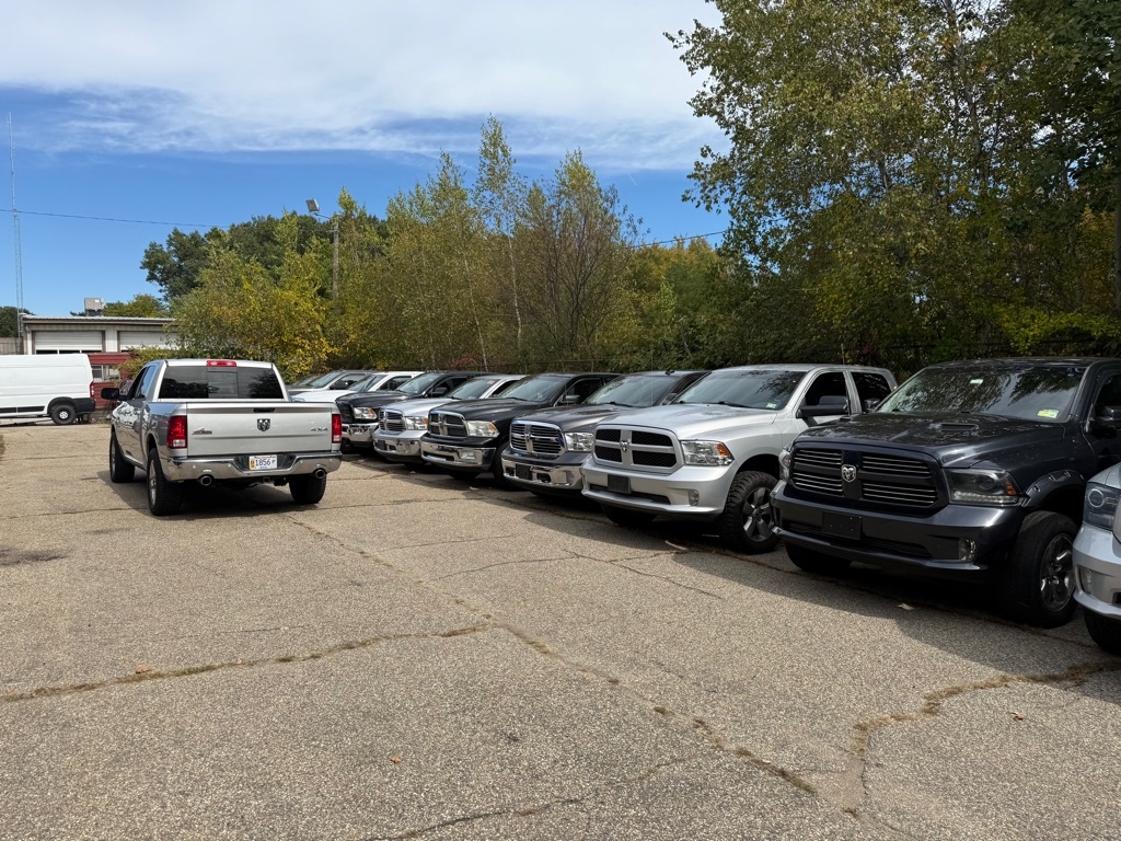 RAM 1500 SLT Crew Cab SWB 4WD 2017 RAM 1500 SLT Crew Cab SWB 4WD 2017