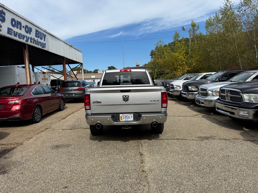 RAM 1500 SLT Crew Cab SWB 4WD 2017 RAM 1500 SLT Crew Cab SWB 4WD 2017
