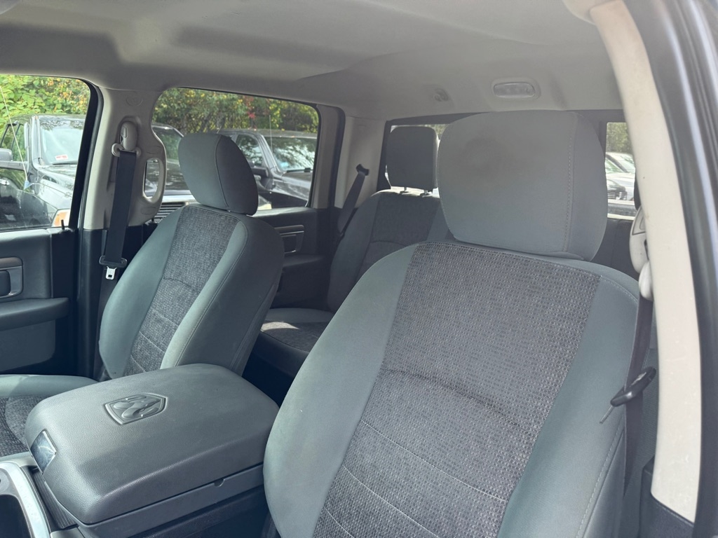 RAM 1500 SLT Crew Cab SWB 4WD 2017 RAM 1500 SLT Crew Cab SWB 4WD 2017