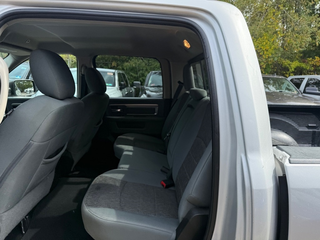 RAM 1500 SLT Crew Cab SWB 4WD 2017 RAM 1500 SLT Crew Cab SWB 4WD 2017