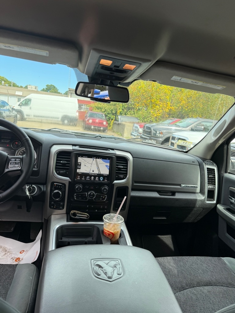 RAM 1500 SLT Crew Cab SWB 4WD 2017 RAM 1500 SLT Crew Cab SWB 4WD 2017