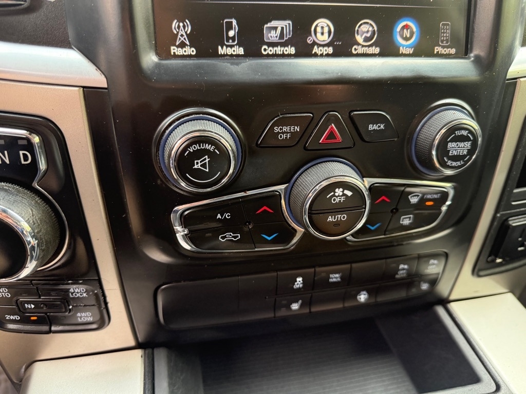 RAM 1500 SLT Crew Cab SWB 4WD 2017 RAM 1500 SLT Crew Cab SWB 4WD 2017